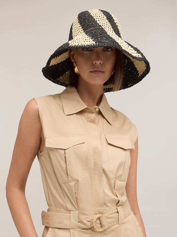 Sombrero de paja tejido a crochet