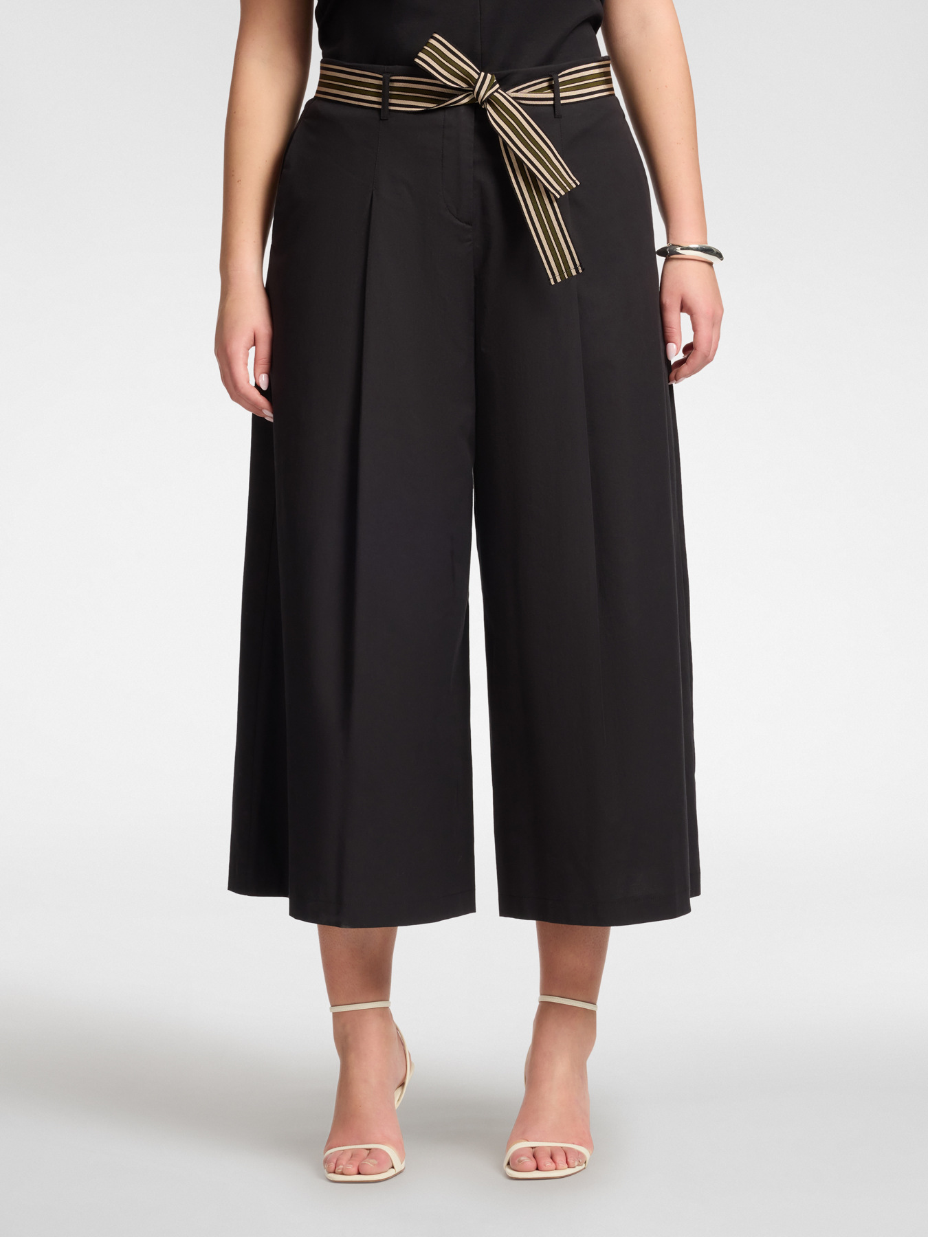 Pantaloni cropped popeline vita alta con cintura image number 2