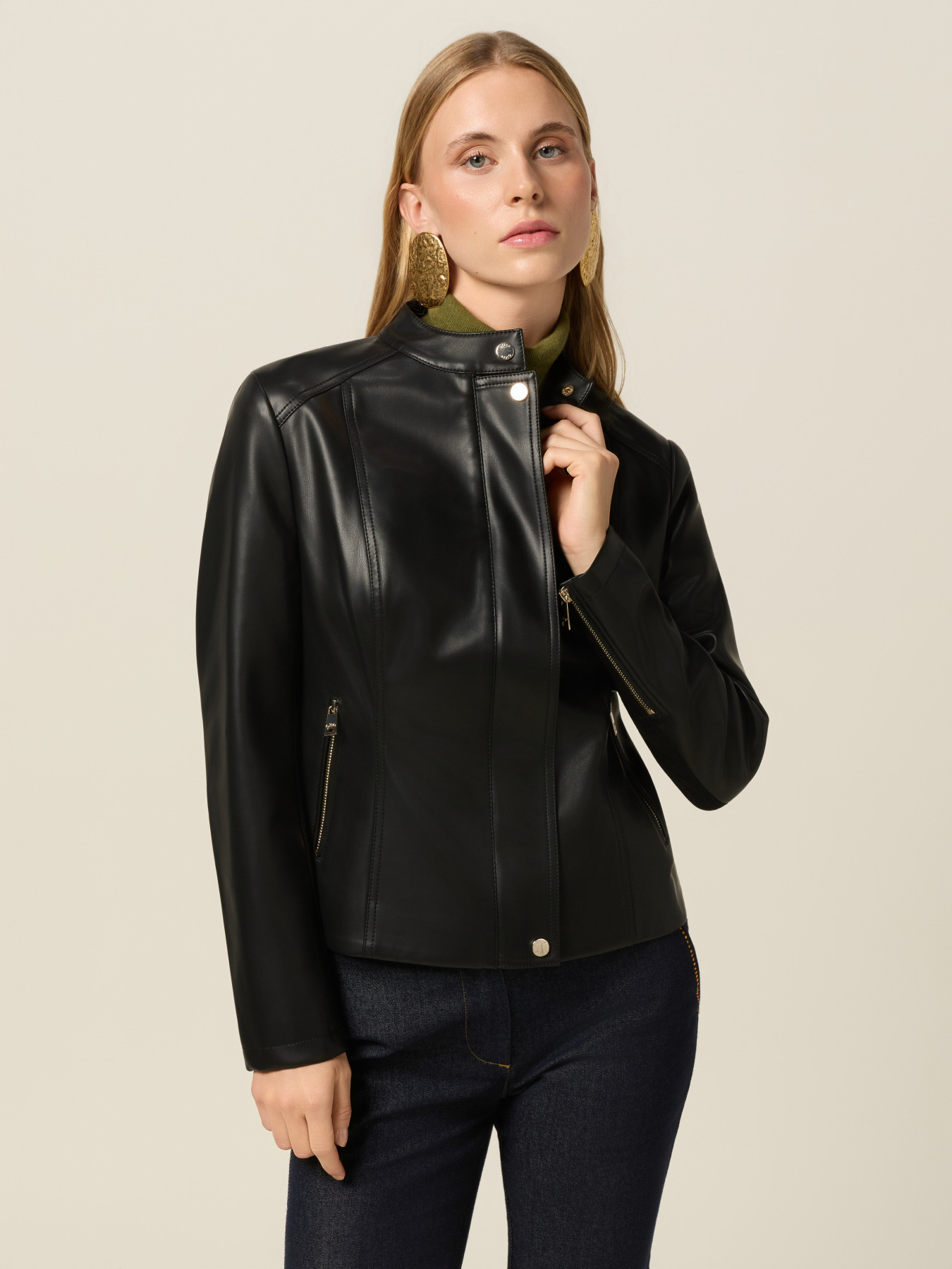 Kurze Jacke mit dekorativen Reißverschlüssen image number 0