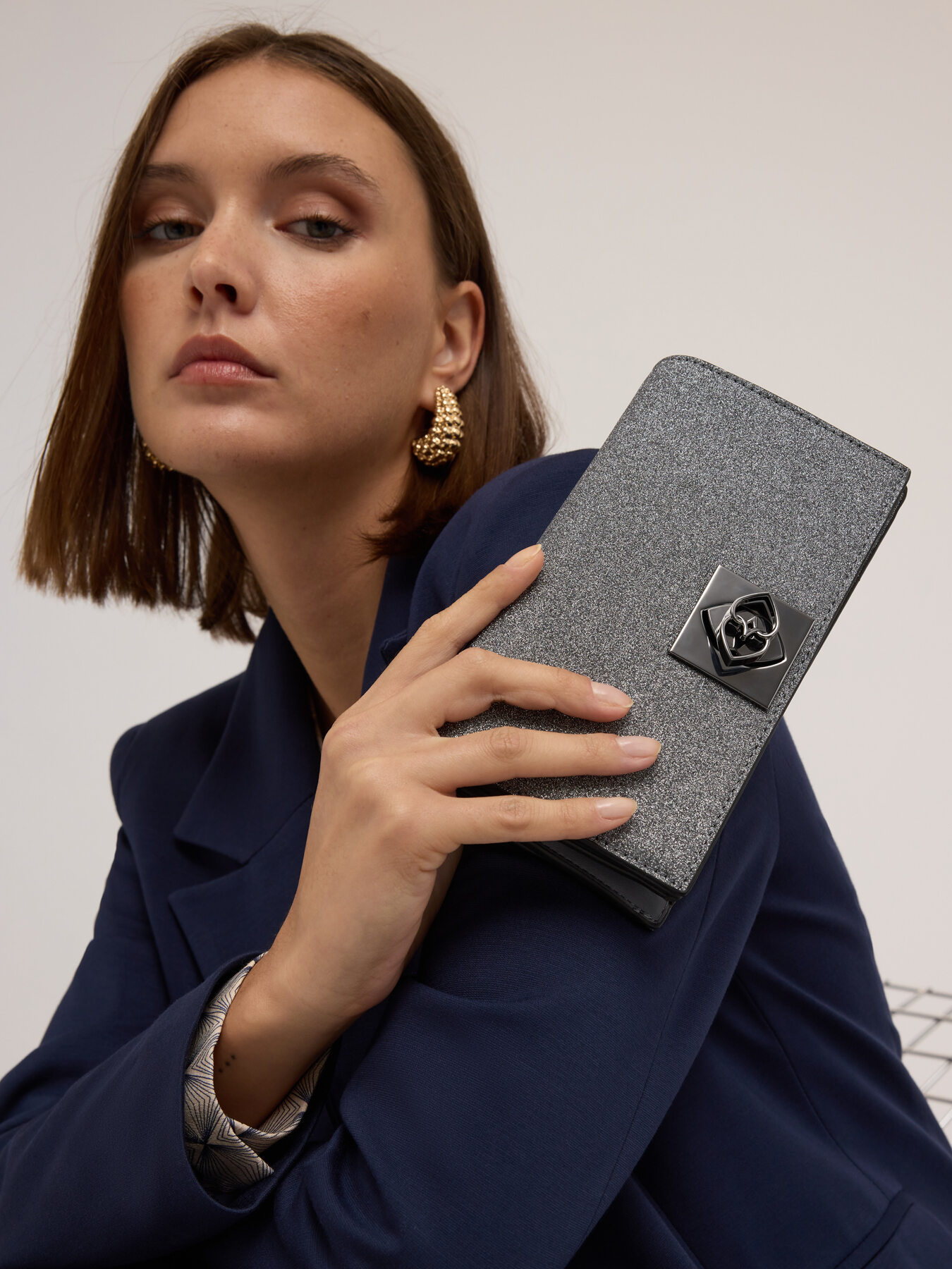 Sac portefeuille en tissu enduit de paillettes image number 0