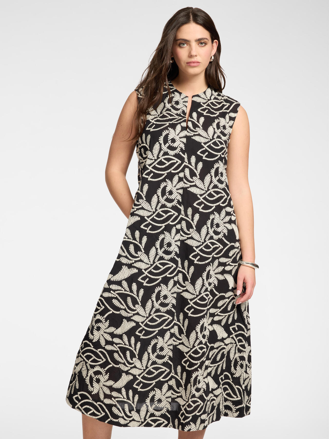Embroidered cotton blend dress image number 4