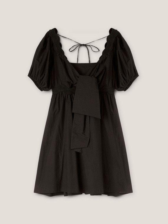 Short summer dress with puff sleeves