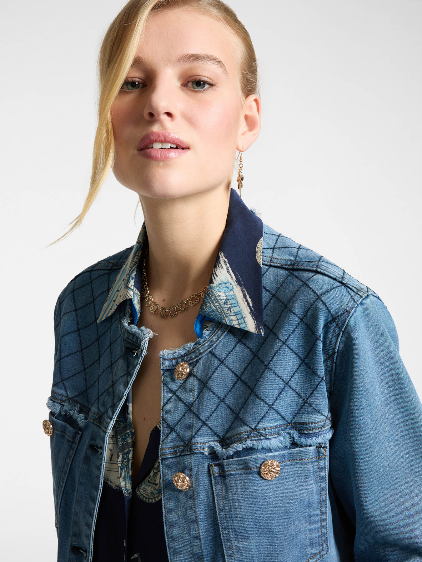 Denim-Jacke mit Fransen und Stickerei image number 3