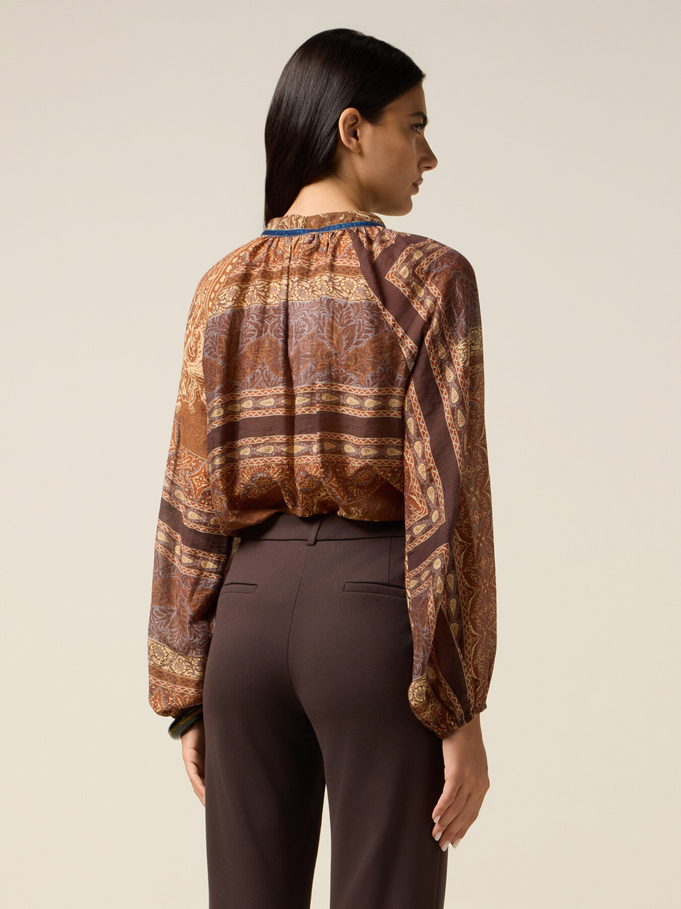 Blusa fantasia con fiocco image number 1