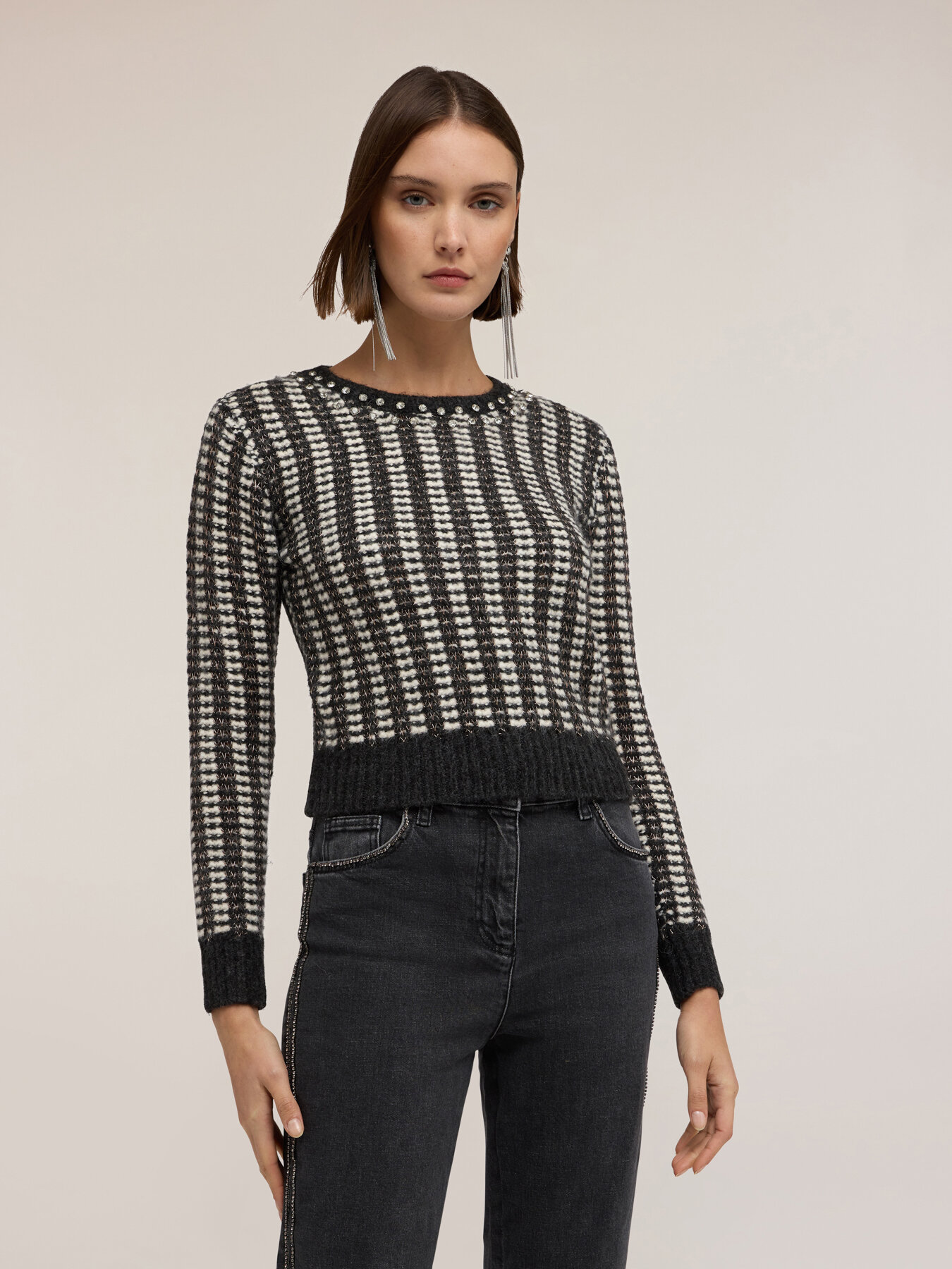 Jacquard sweater with appliqu&eacute;s image number 3