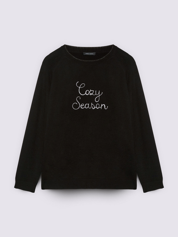 Crew neck sweater with Cozy Season embroidery