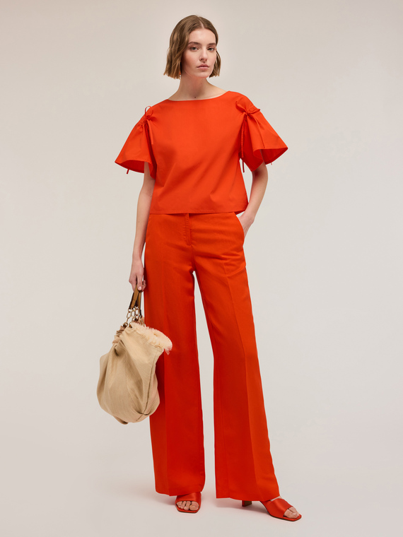 Blouse with drawstring on the sleeves