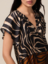 Blusa in raso fantasia image number 2