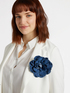 Blumenbrosche aus Denim image number 0