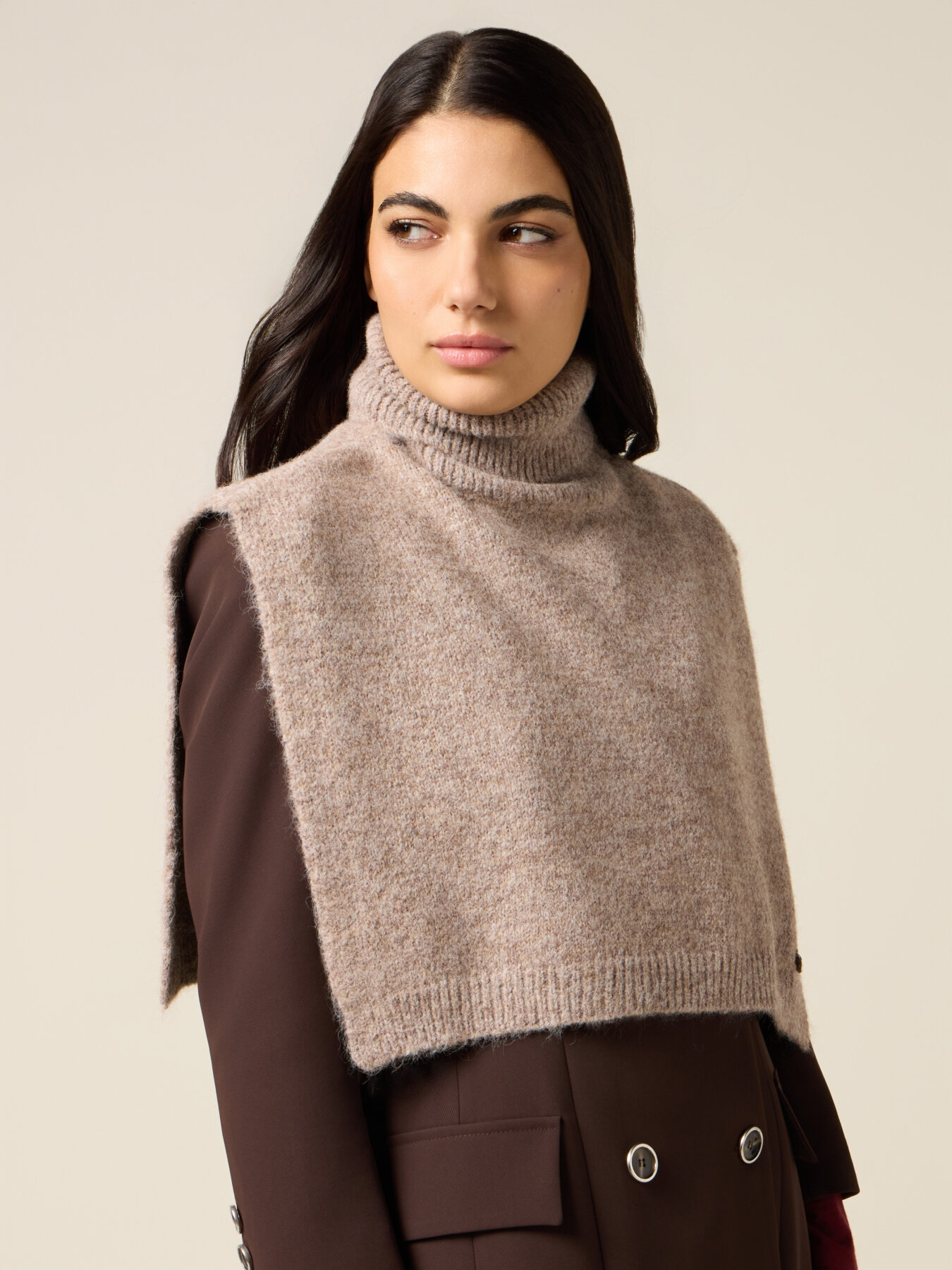 Coprispalle in maglia collo alto image number 0