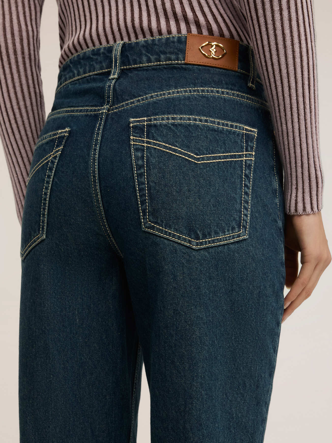 Cropped jeans with turn-up image number 3