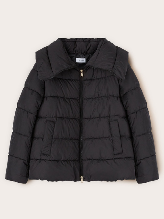 Schwere Daunenjacke mit hohem Kragen