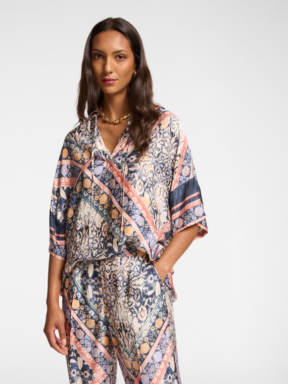 Printed shirt with laces
