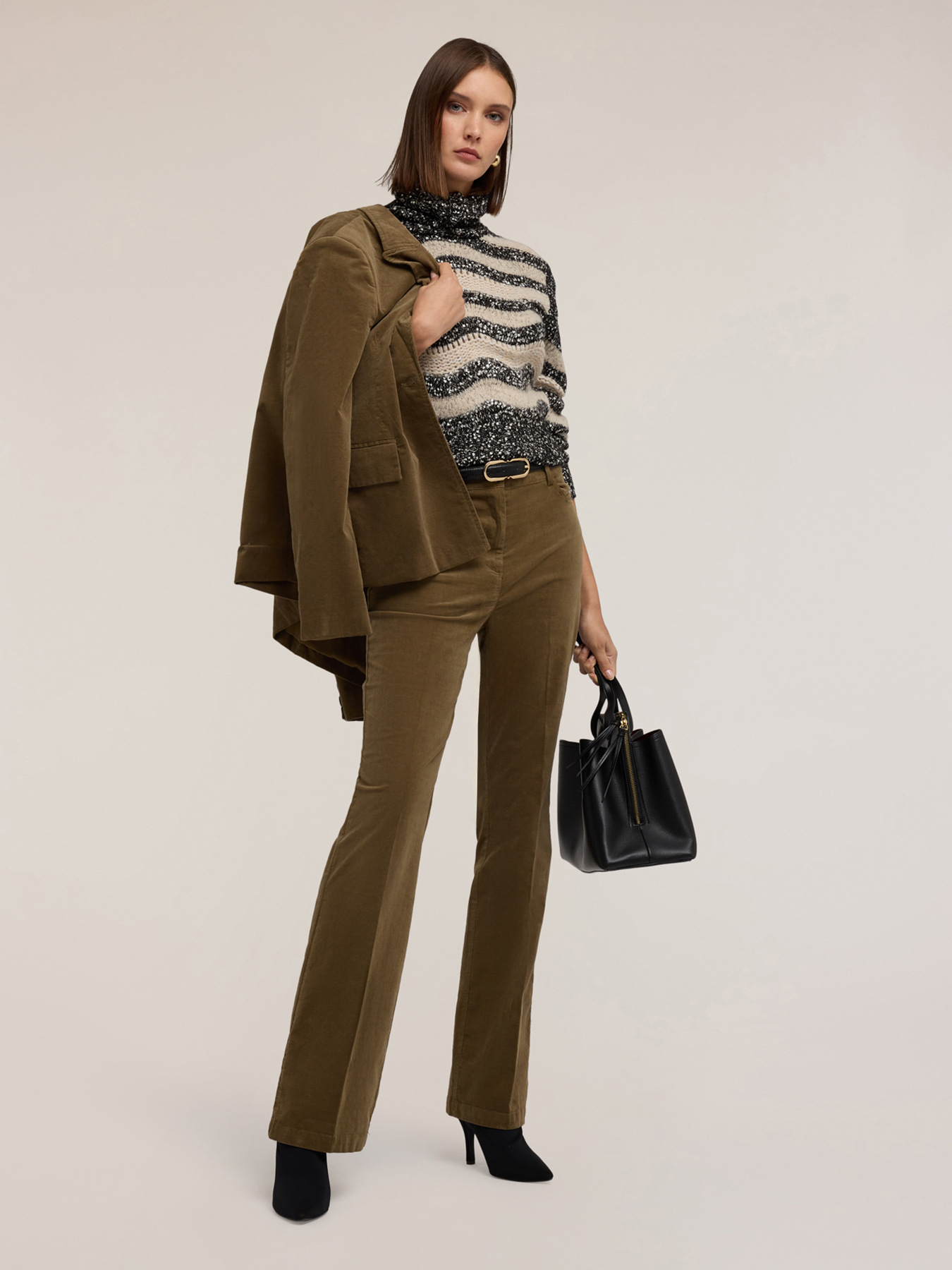 Rollkragenpullover aus schwerem Strick mit Streifenmuster image number 0