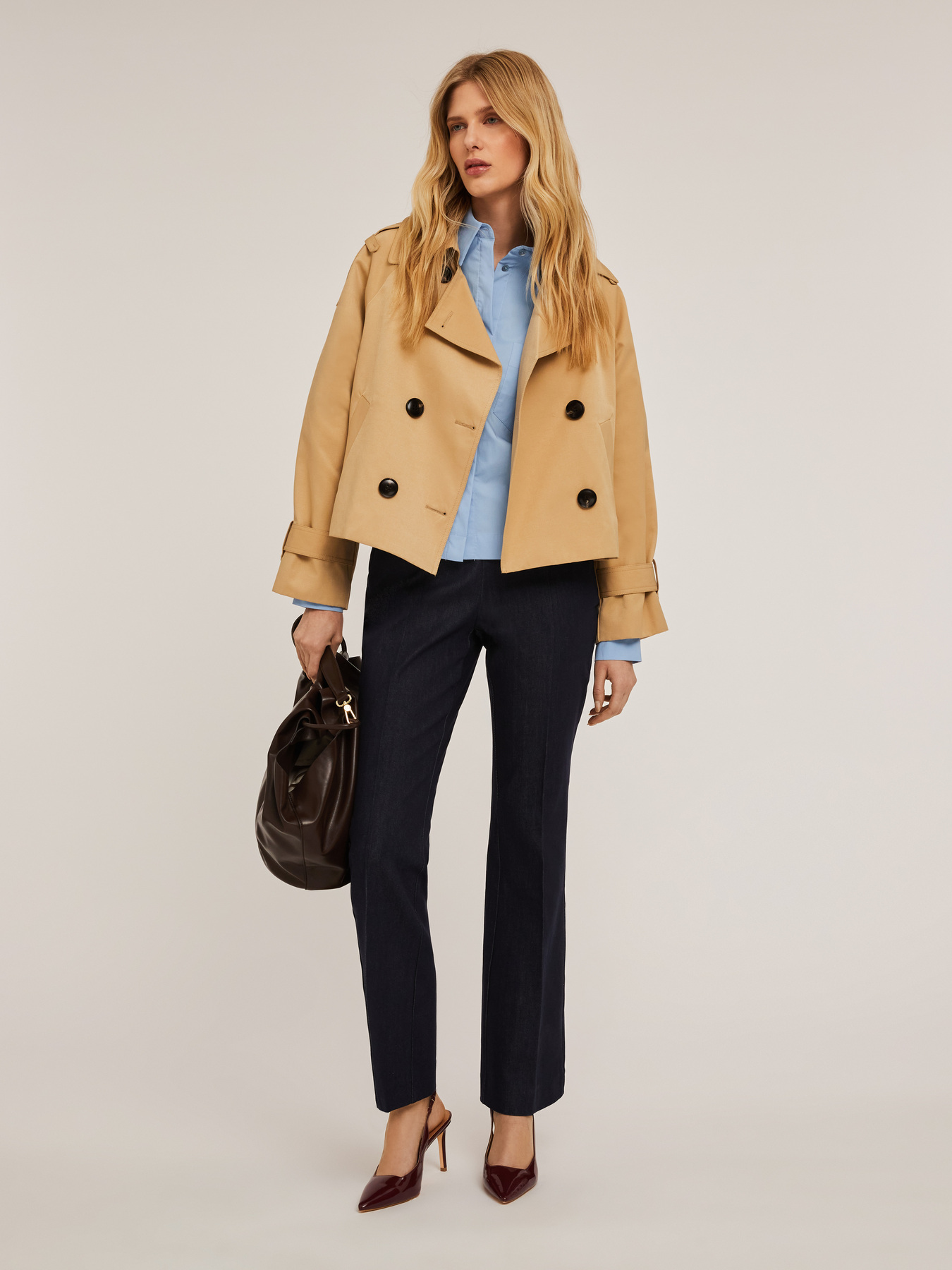 Short double-breasted trench coat image number 3