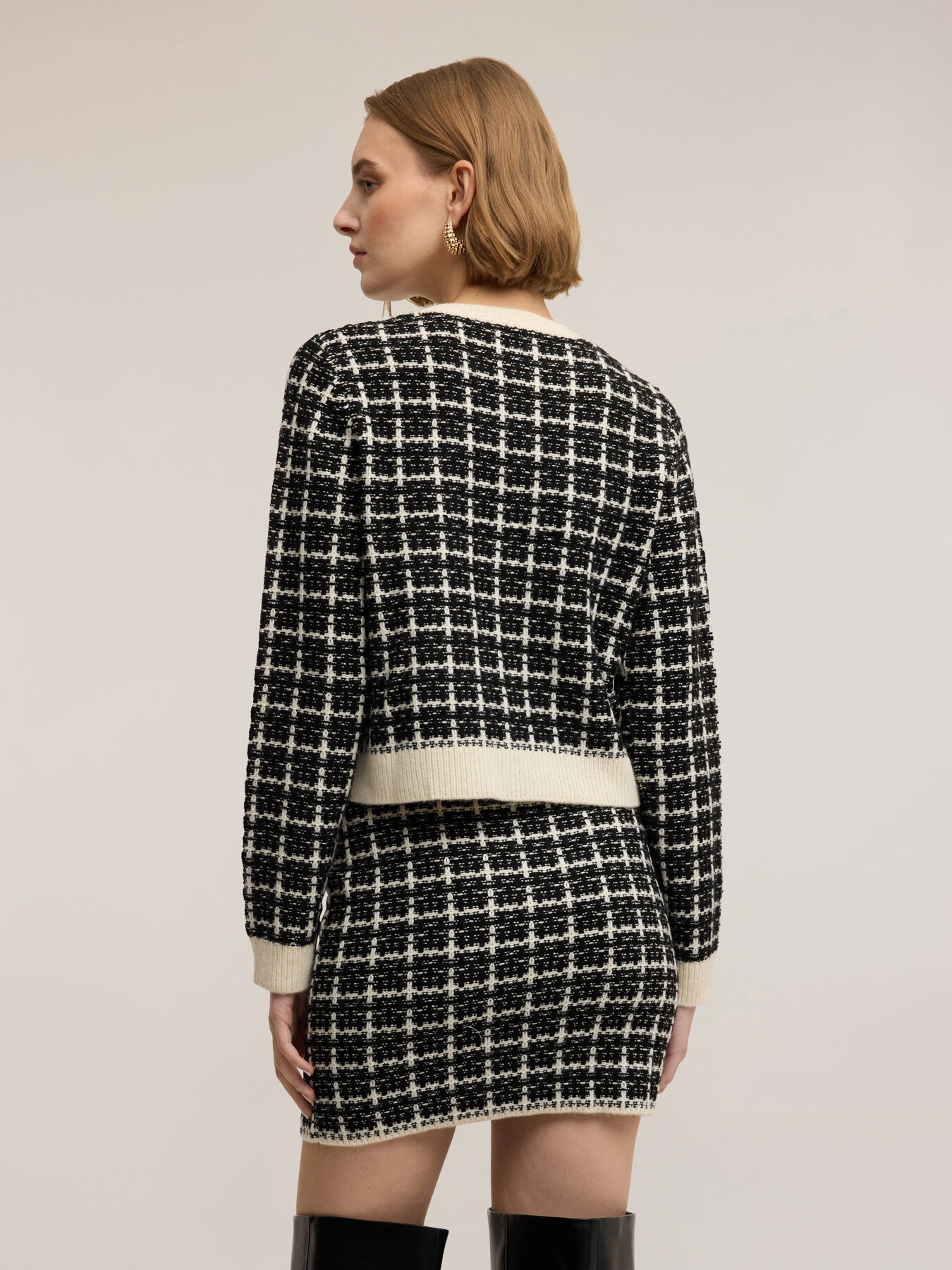 Strickjacke mit Karomuster und Kn&ouml;pfen image number 1