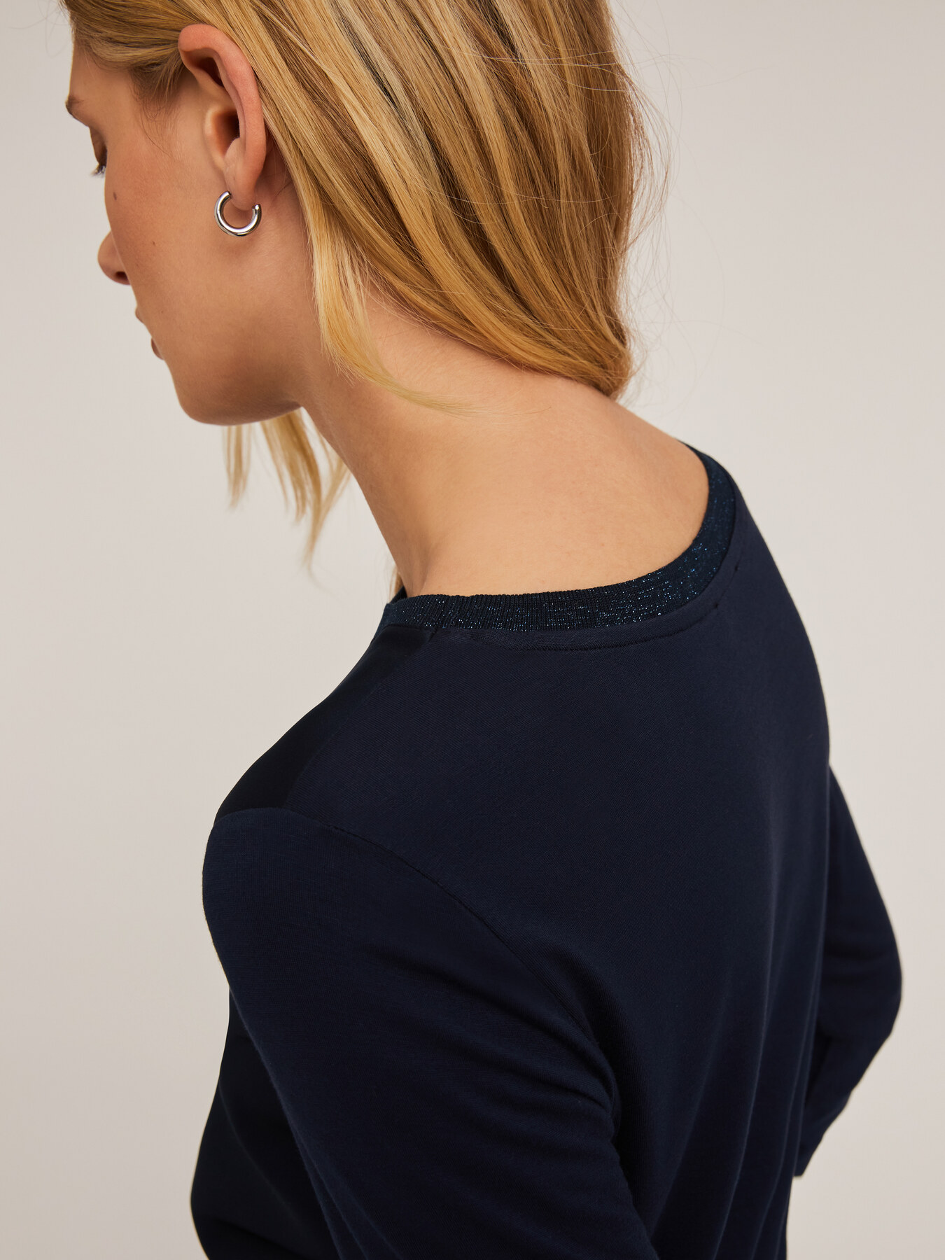 Basic-T-Shirt aus zwei Materialien image number 3