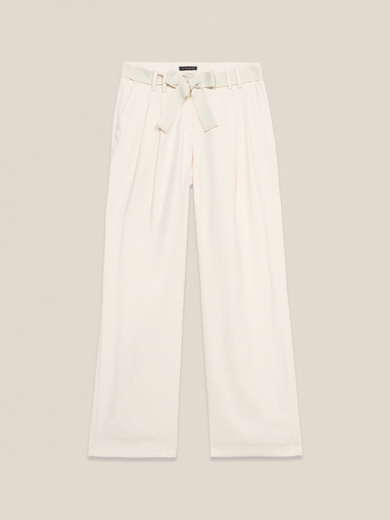 Pantaloni fluizi cu curea