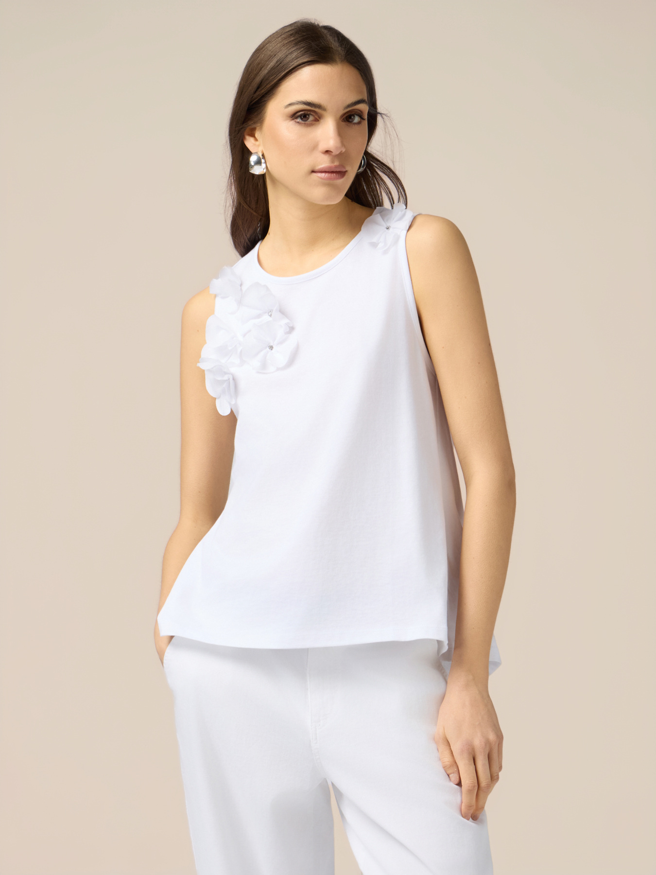 Top de jersey con aplicaciones florales image number 0