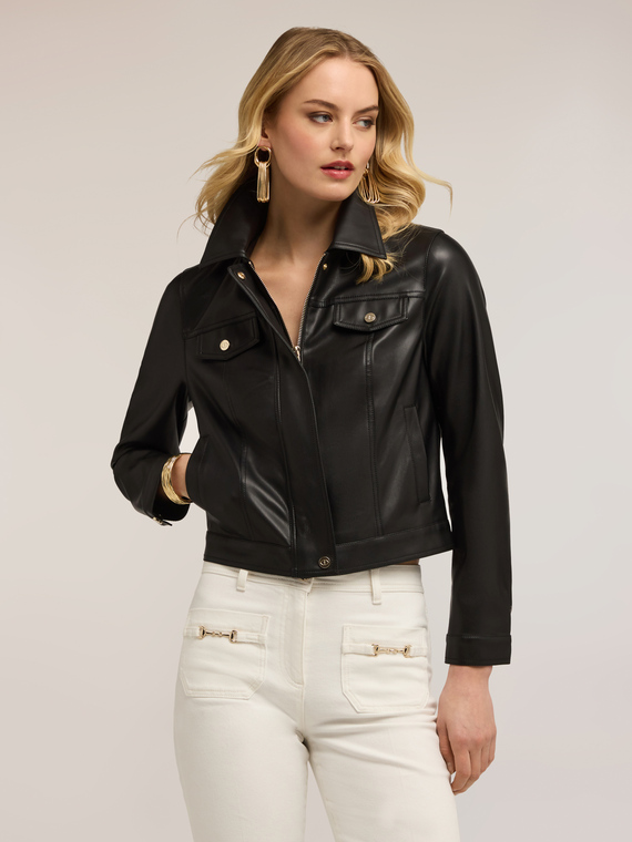 Short jacket with pockets