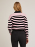 Pullover in maglia a righe image number 1