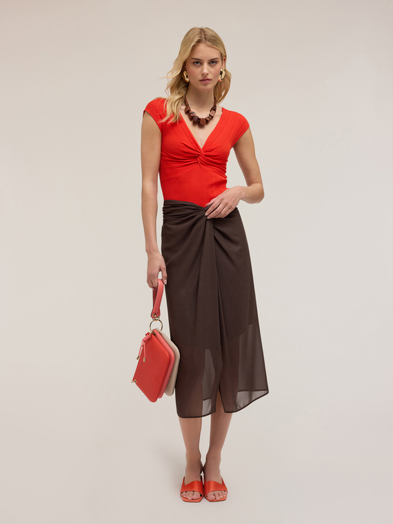 T-shirt con nodo in maglia