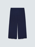 Cropped-Hose mit besticktem Saum image number 4