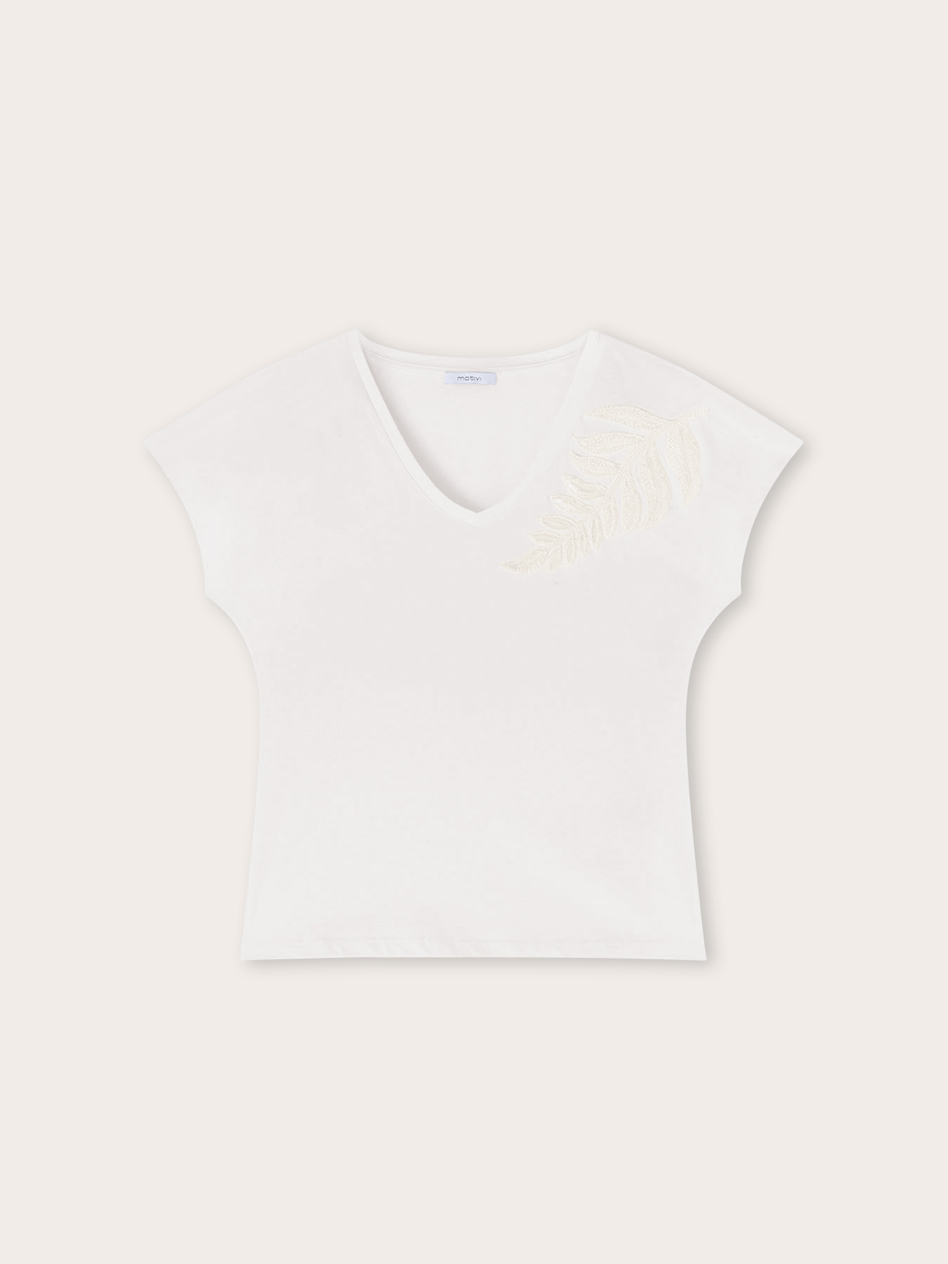 Camiseta con bordado en el hombro image number 4