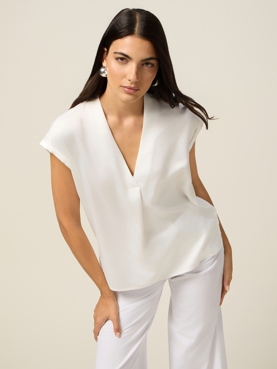 T-shirt bimaterica con scollo a V