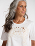 T-shirt com bordado floral image number 0