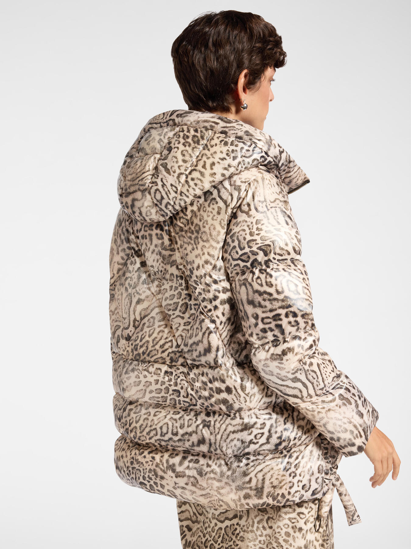 Animal print down jacket image number 1