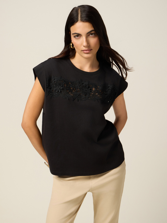 T-shirt in jersey con inserto in pizzo