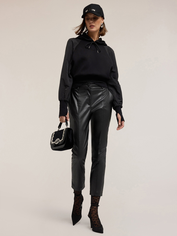 Sweat-shirt ferm&eacute; &agrave; capuche