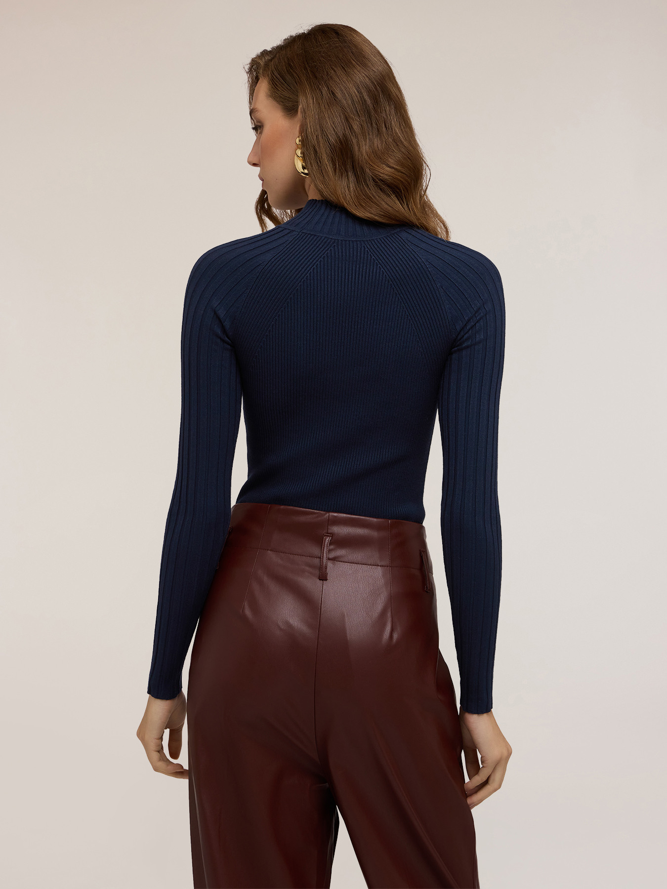 Fitted ribbed turtleneck sweater image number 1