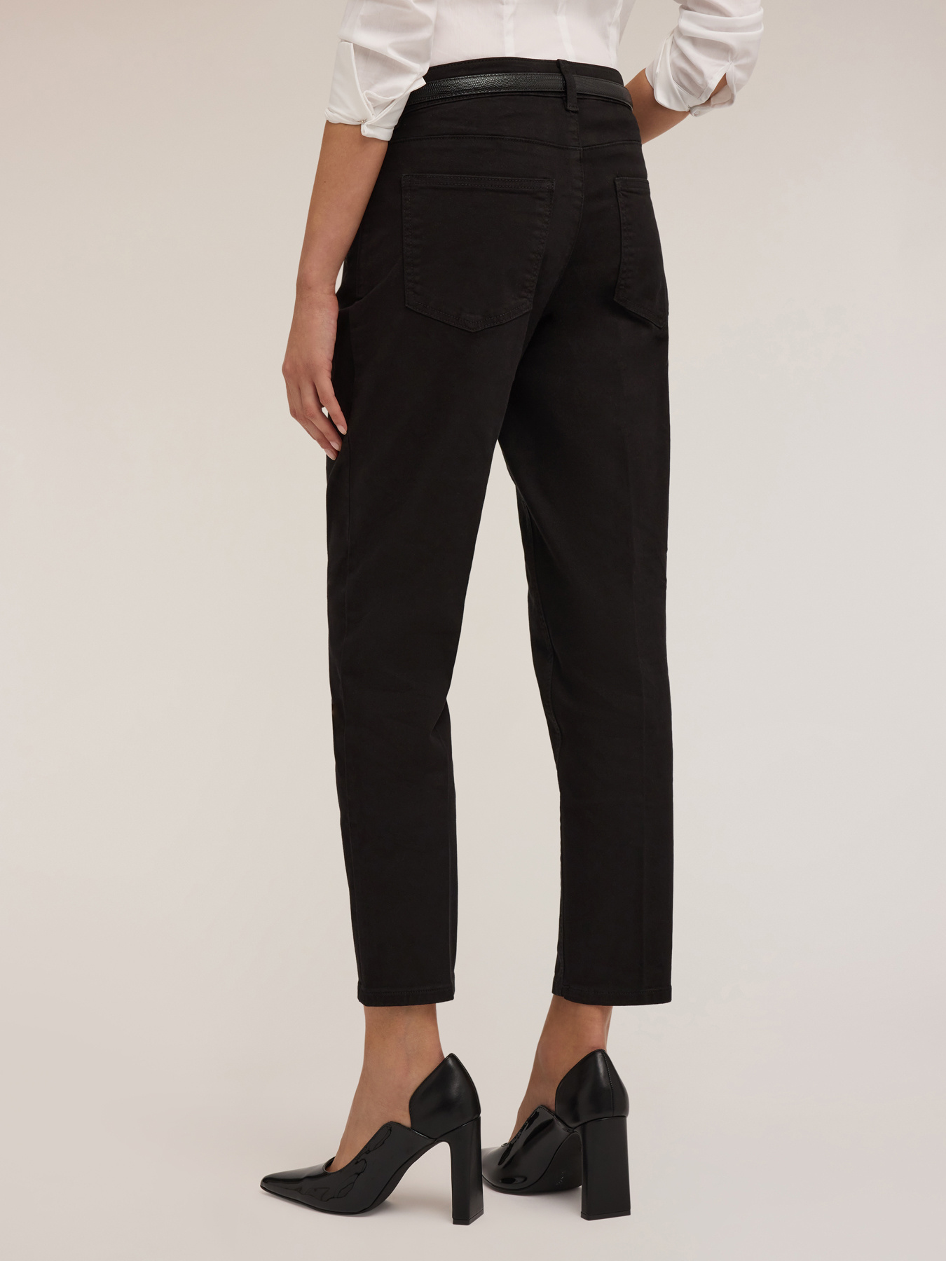 Rianne cotton carrot pants image number 1