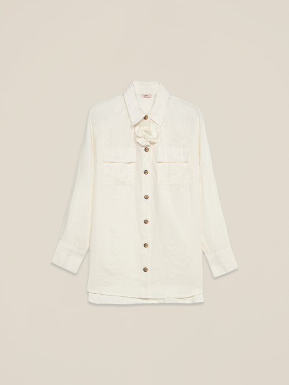 Linen shirt with pin