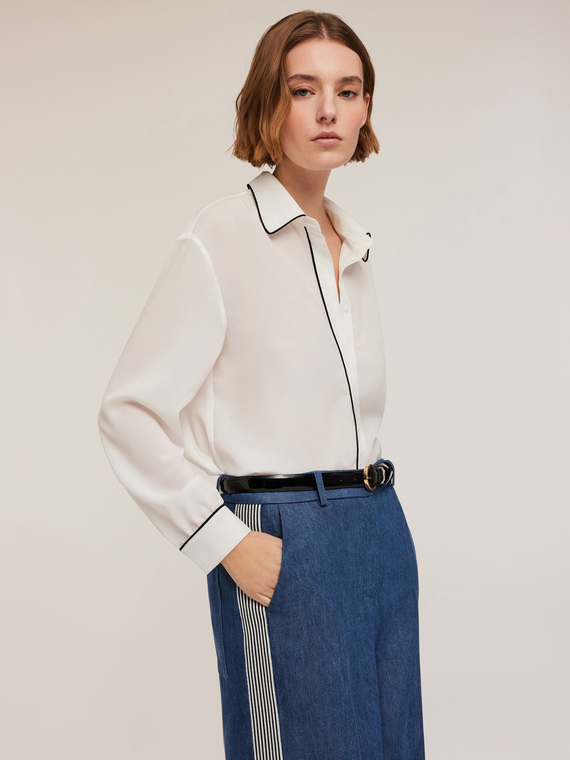 Chemise avec passepoil et fente dans le dos