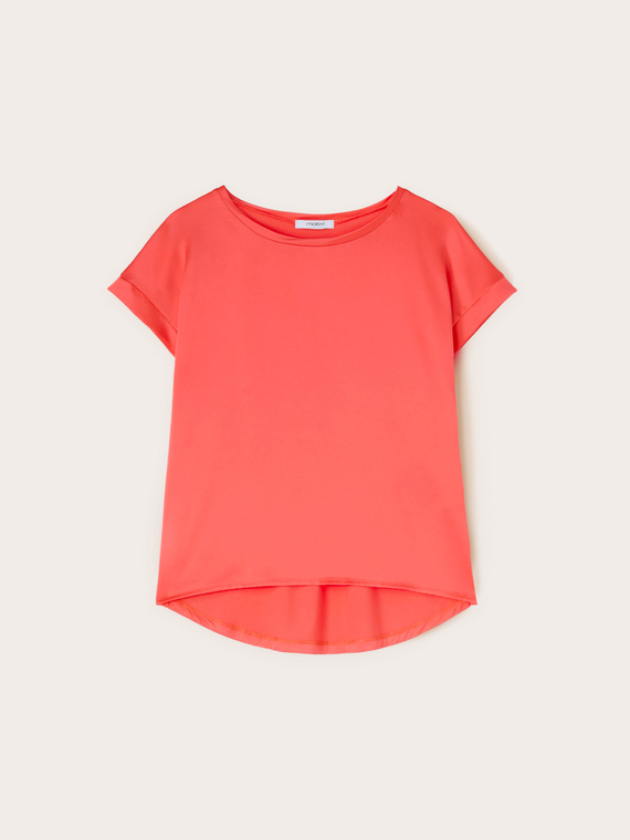 T-Shirt aus zwei verschiedenen Materialien
