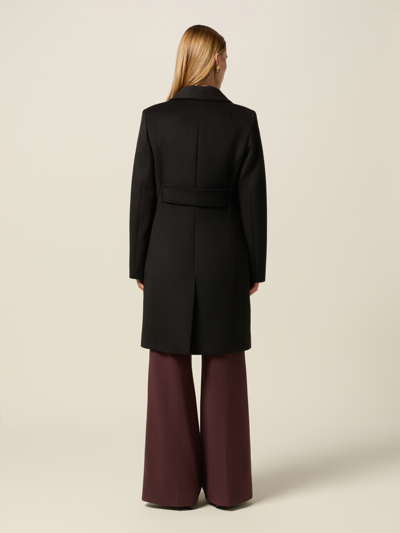 Cappotto midi con bottoni dorati image number 1