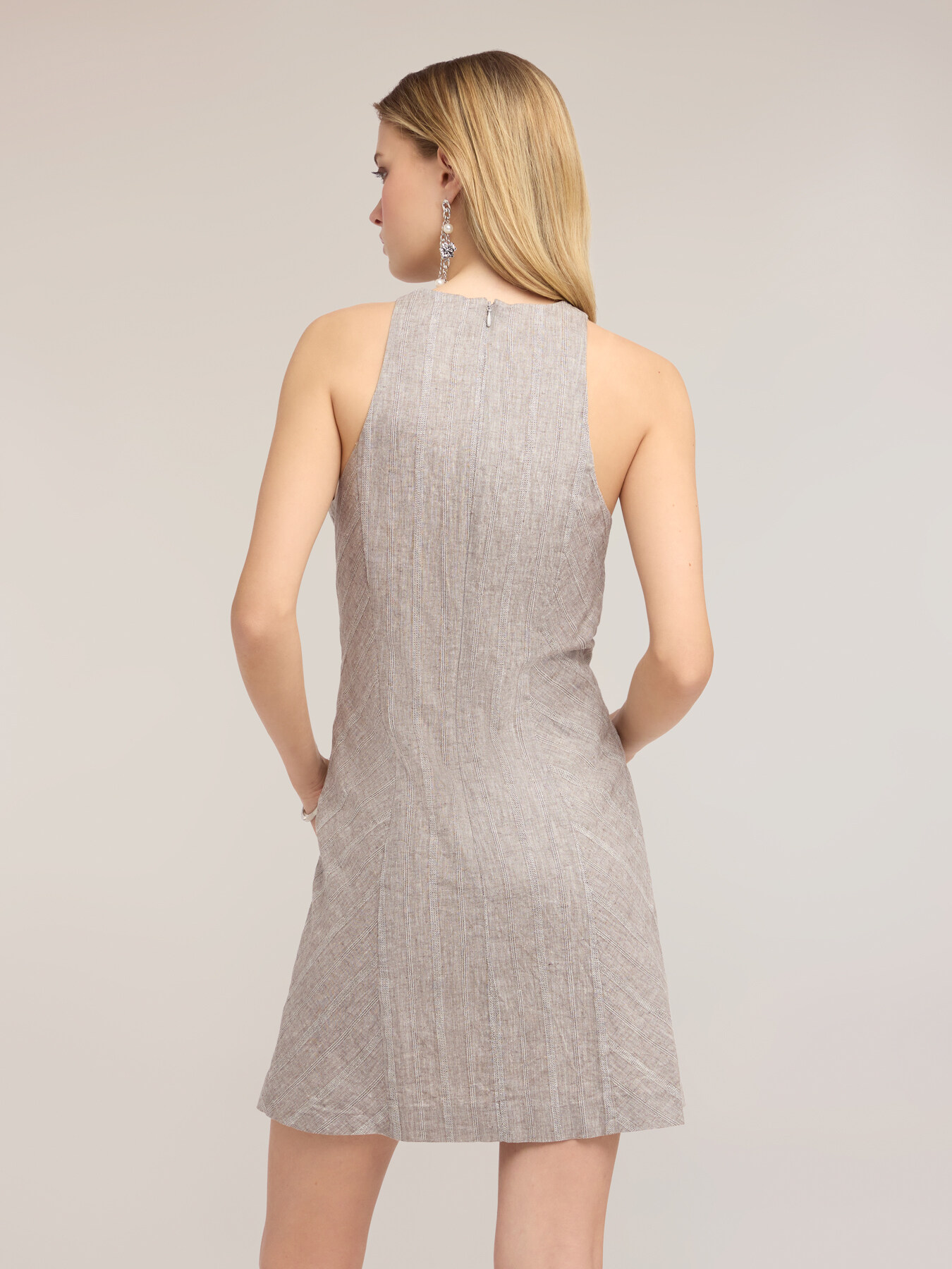 Kurzes Kleid aus Leinen-Mischgewebe mit Garnf&auml;rbung image number 1