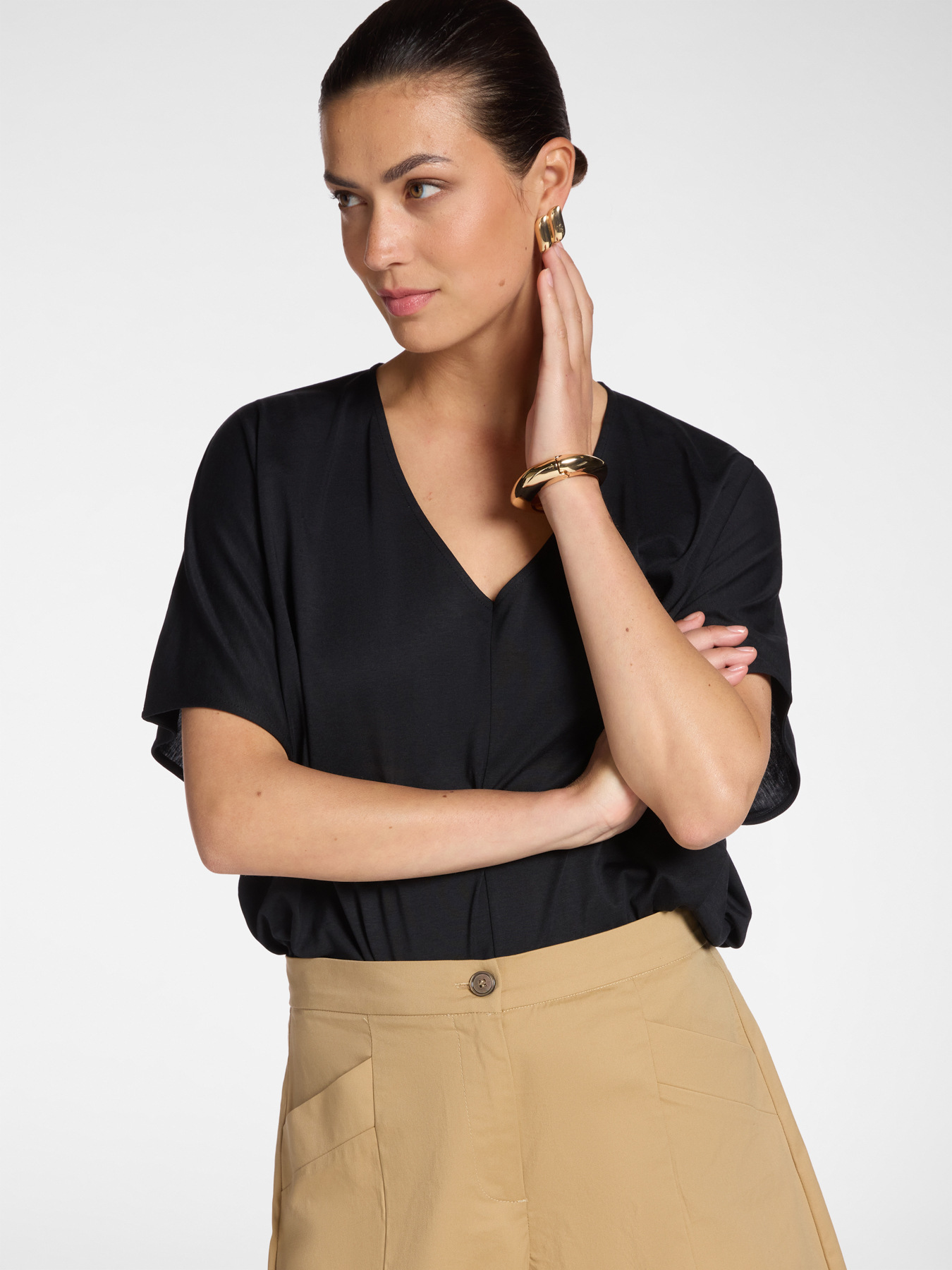 V-neck T-shirt image number 0