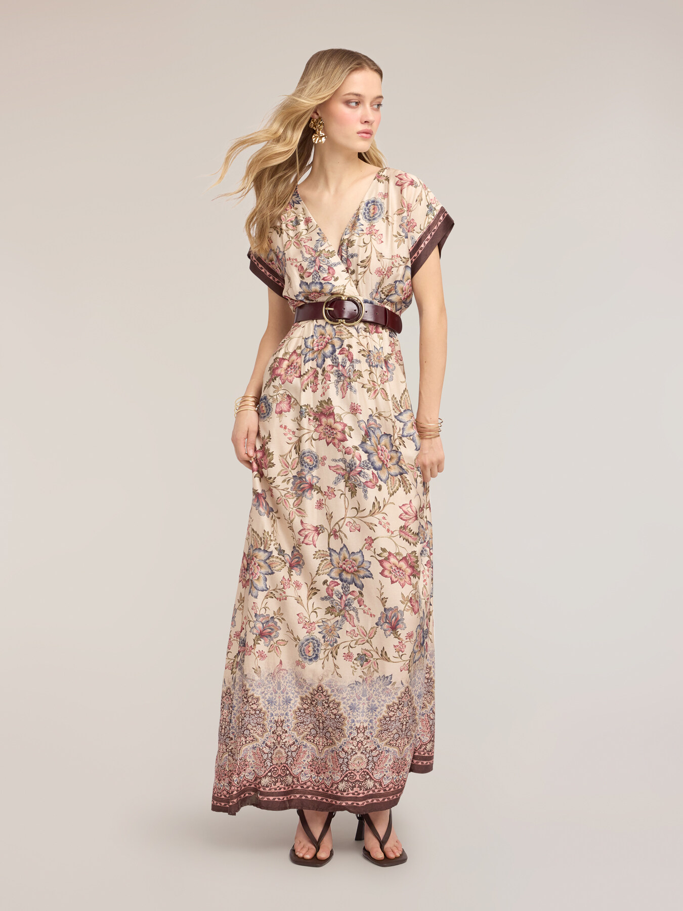 Robe longue &eacute;vas&eacute;e en satin imprim&eacute; image number 3