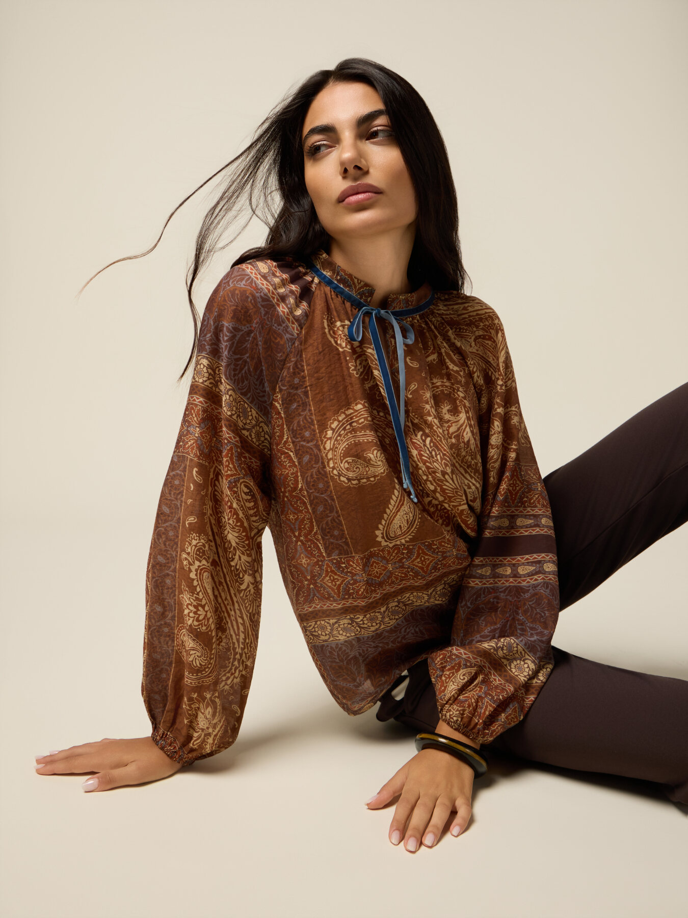 Blusa fantasia con fiocco image number 3