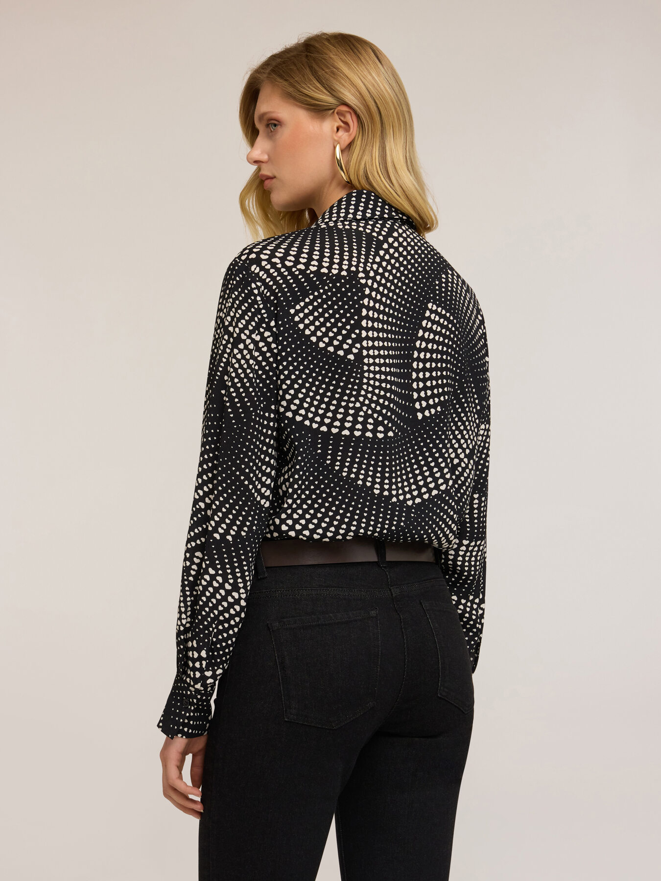 Shirt with heart pattern bow tie image number 1