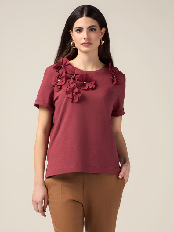 Camiseta con aplicaciones florales