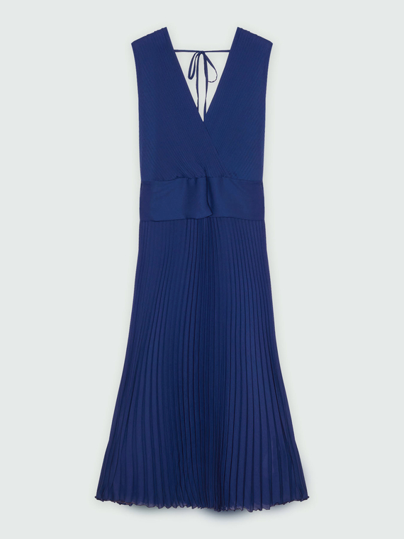 Plissee-Kleid mit V-Ausschnitt