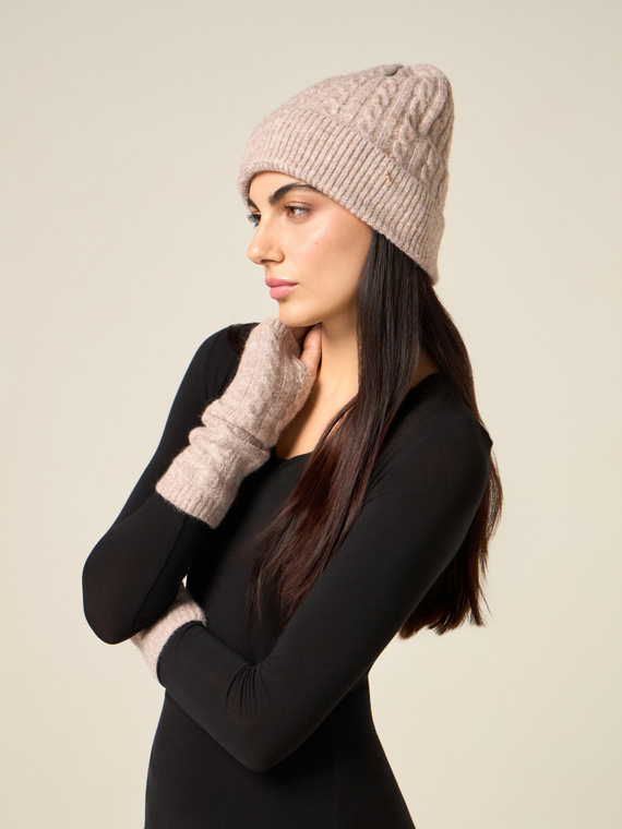 Berretto lavorato a trecce