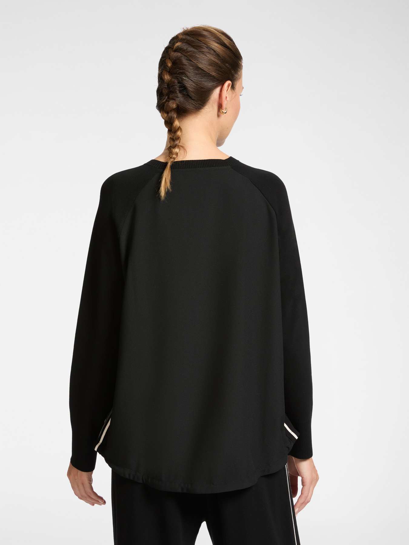 Sporty sweater with detachable collar image number 1