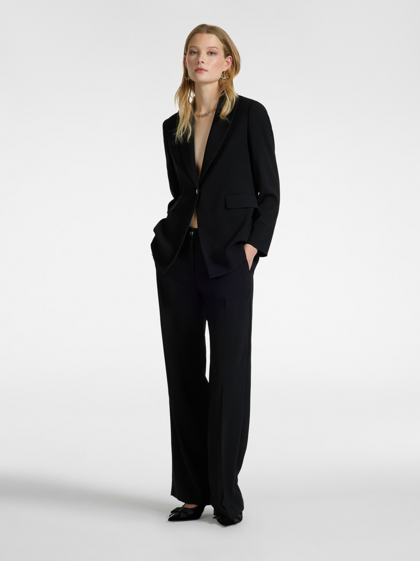 Blazer monopetto in tessuto crêpe image number 8