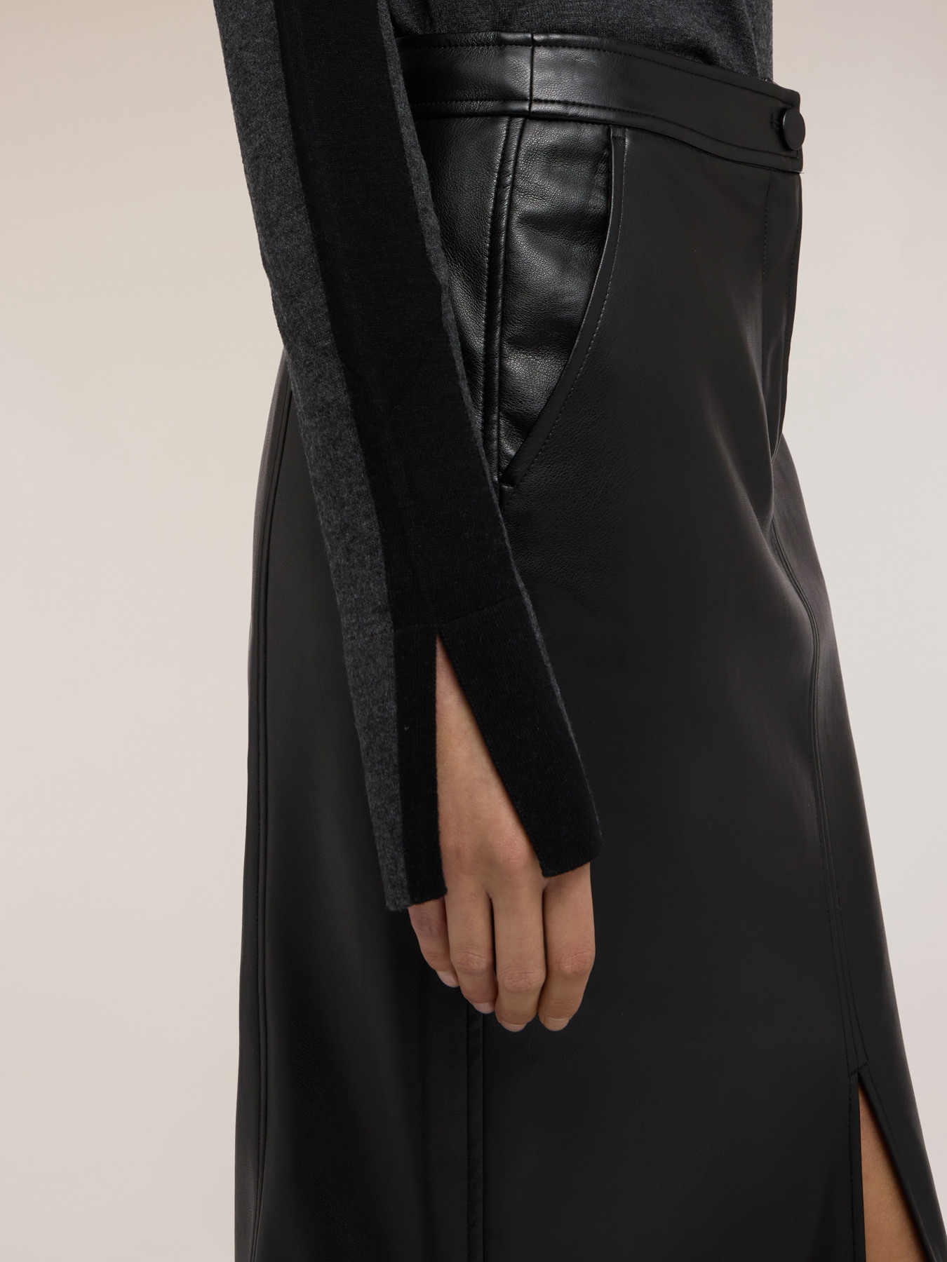 Two-tone turtleneck sweater in silk blend image number 3